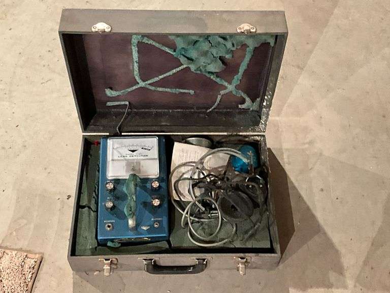 Goldak leak detector Model 777 in case image