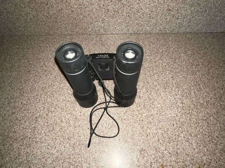 Bushnell 16x32 binoculars image