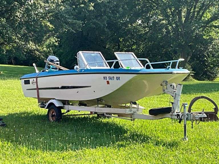 Larson twin hull 16' boat VIN: 1AZ03221D919 image