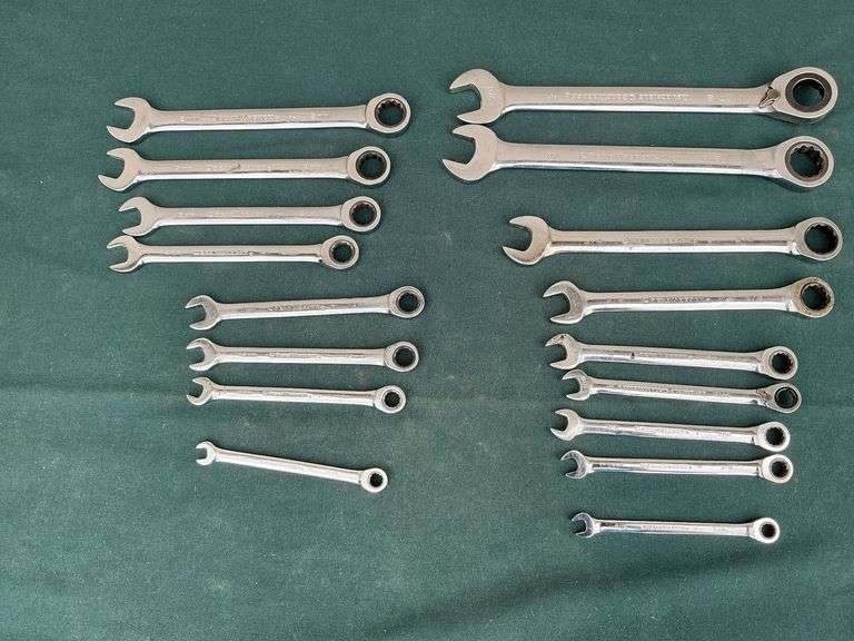 Gear Wrench ratcheting combination wrenches image