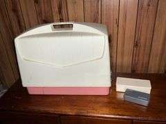 Singer Merritt 2404 sewing machine with attachments