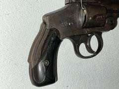 "We Don't Call 911" plaque with non-working Smith & Wesson revolver