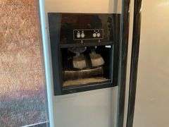 Whirlpool side by side refrigerator, working condition