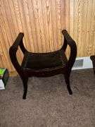 Saddle chair