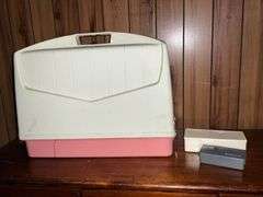 Singer Merritt 2404 sewing machine with attachments