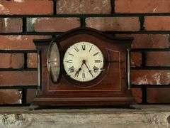 Wm. L. Gilbert Clock Co. mantle clock with 2 keys