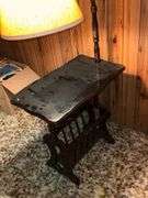 Floor lamp with table, pole needs to be tightened