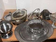 Assorted serving pieces, silverplate, trays
