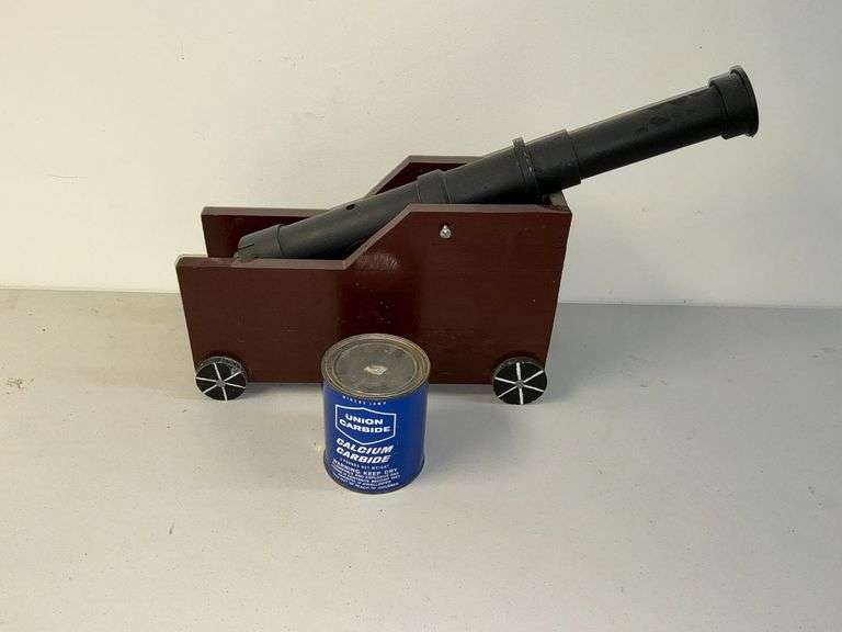 Carbide cannon with can of carbide image