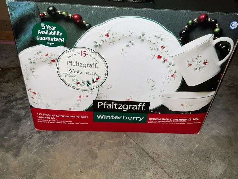 Pfaltzgraff Winterberry image