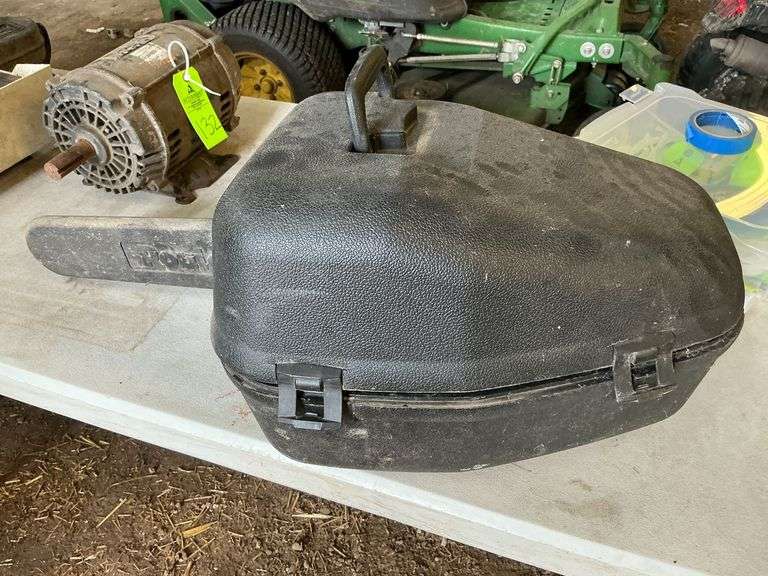 Poulan 220 Pro chainsaw with case, needs primer bulb, 16" bar image