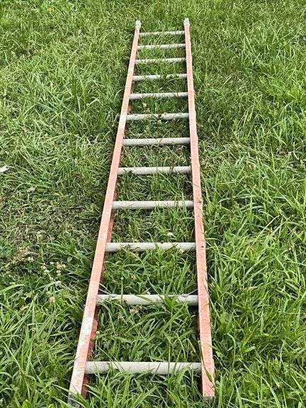 12' Louisville fiberglass ladder image