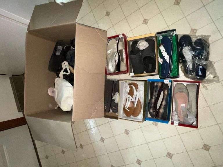 Women's shoes, size 6 1/2, 7, 8 1/2 image