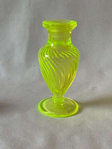 Yellow Vaseline glass perfume bottle, no stopper image
