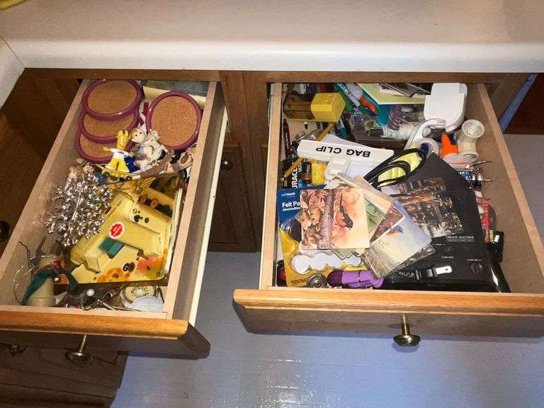 Contents of junk drawers image