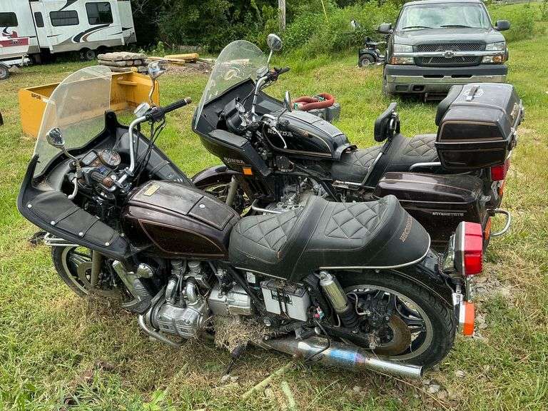 2 Honda Goldwing 1100cc FOR PARTS ONLY, DO NOT RUN image