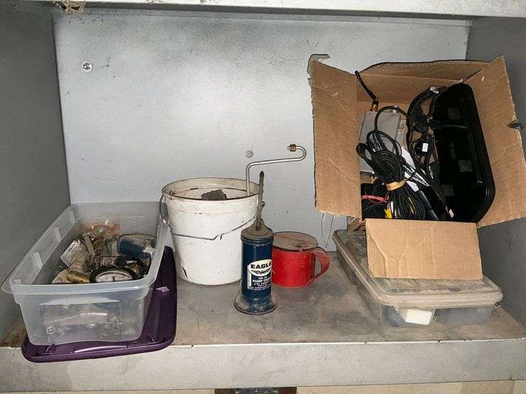 Air accessories, tire gauges, blow guns, chucks, tire patches, Eagle No. 33 pump oiler image