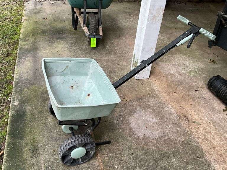 EZ broadcast spreader, plastic tub image