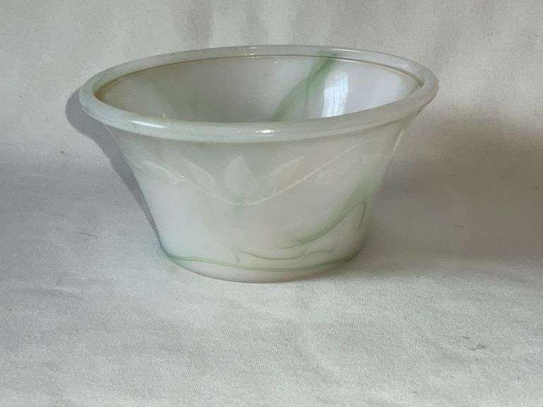Flying Crow 323 slag glass bowl image