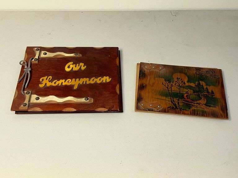 Wooden snapshot album image