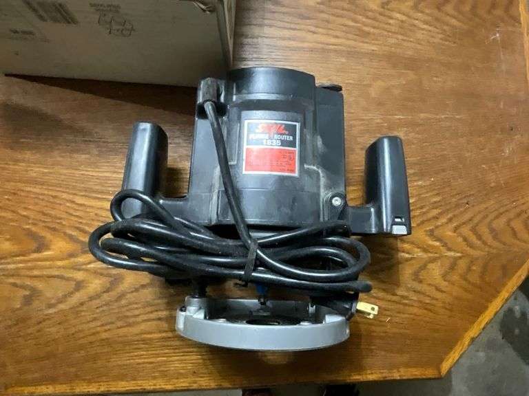 Skil plunge router, working condition image