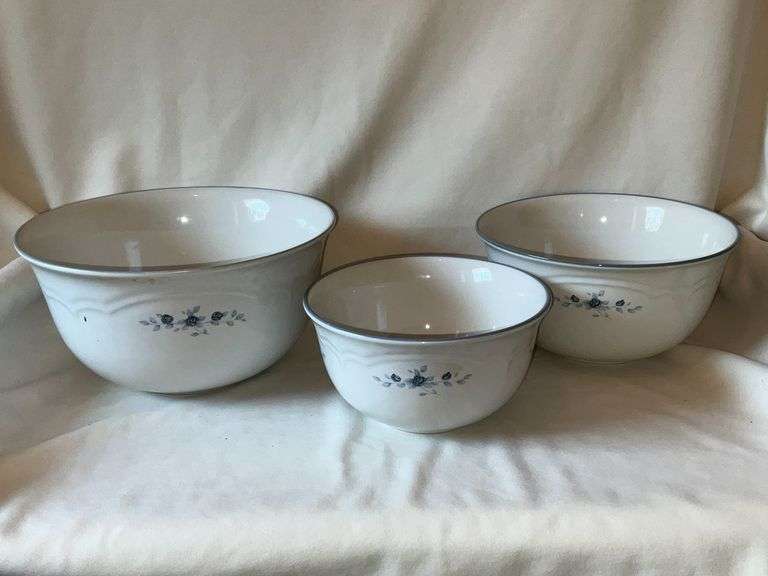Set of 3 Pfaltzgraff Poetry Glossy mixing bowls image