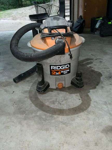 Ridgid 2 in 1 blower vac with accessories, working condition image
