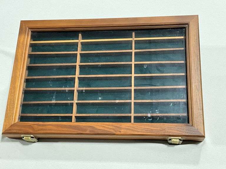 Wooden knife display case with hinged lid image