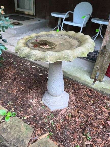 2-piece concrete bird bath image