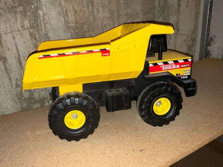 Tonka dump truck image