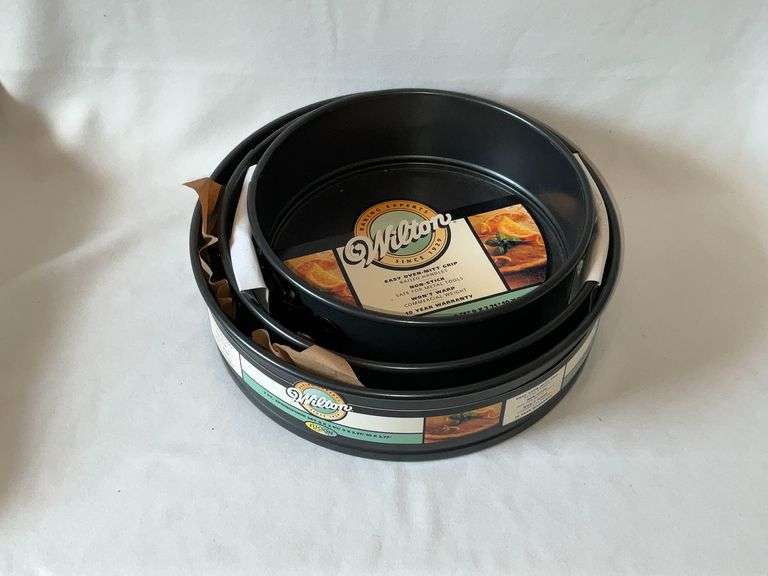 Wilton 3-piece springform pans image