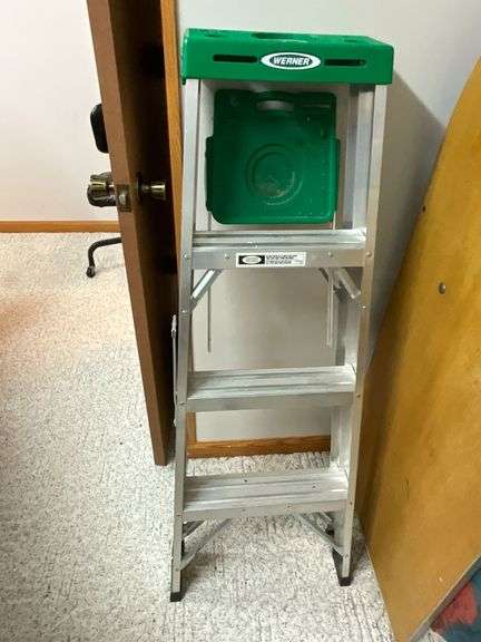 Werner 4' aluminum step ladder image