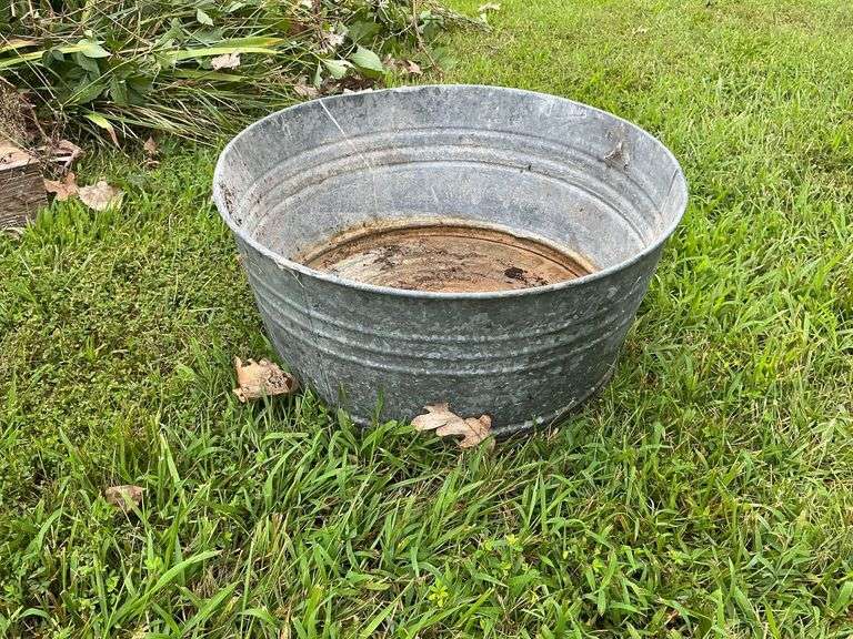 Galvanized tub, 24" W image