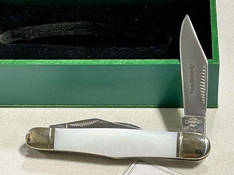 Remington Collectors Series Mother of Pearl Collection 3-blade knife in presentation box image