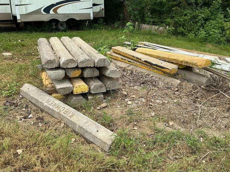 16 +/- parking blocks, 7' W image