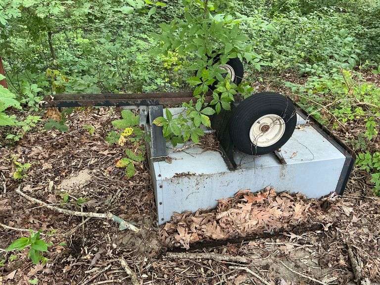 Lawn trailer, 41" x 30" box image