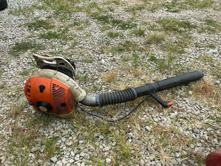 Stihl back pack leaf blower, gas-powered image