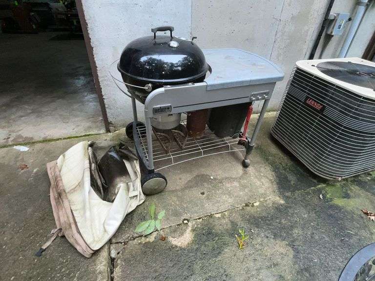 Weber Performer kettle grill, work surface, cover, chimney image