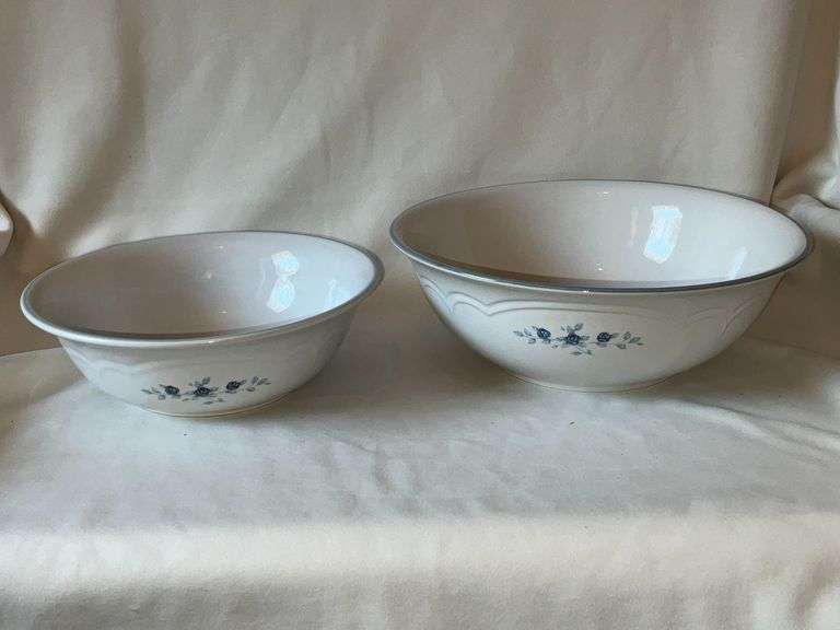 Pfaltzgraff Poetry Glossy vegetable bowl 8 1/2" W image