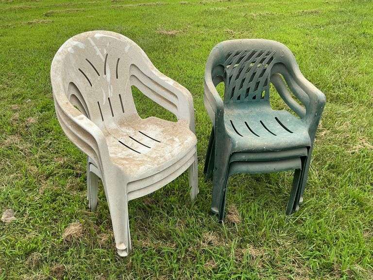 6 plastic deck chairs image