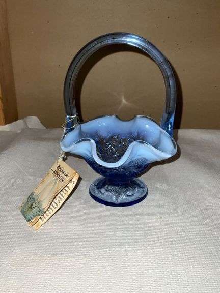 Fenton basket with applied handle image