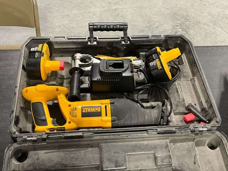 DeWalt recip saw 18V DC385 image
