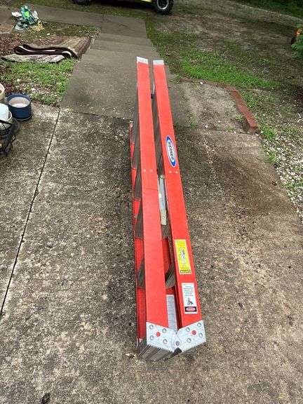Werner 6' fiberglass step ladder, double sided image