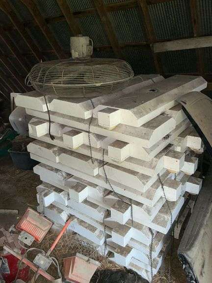 Used 4' light fixtures, 35 +/-, fan image