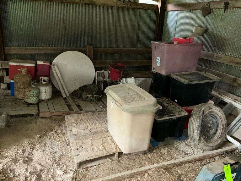 Contents of NW corner of barn image