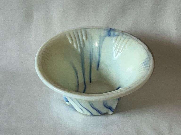 Akro Agate Graduated Dart Foot Bowl, slag glass image