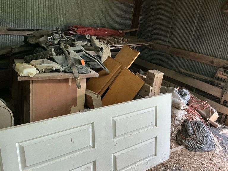 Contents of SE corner of barn image