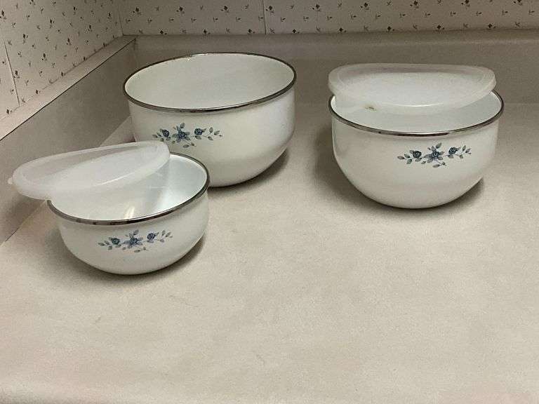 Set of 3 enamel mixing bowls image