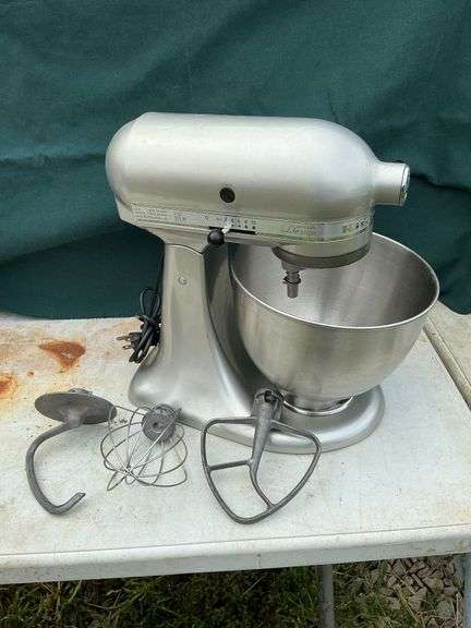 Kitchen Aid mixer, tilt head, 3 dough hooks, whisk, beater, 5 qt. image