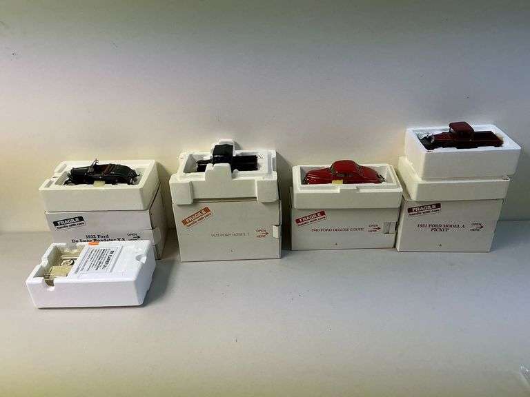 Danbury Mint Die cast cars 1944 Ford Deluxe Coupe, 1932 Ford Deluxe Roadster V8 image